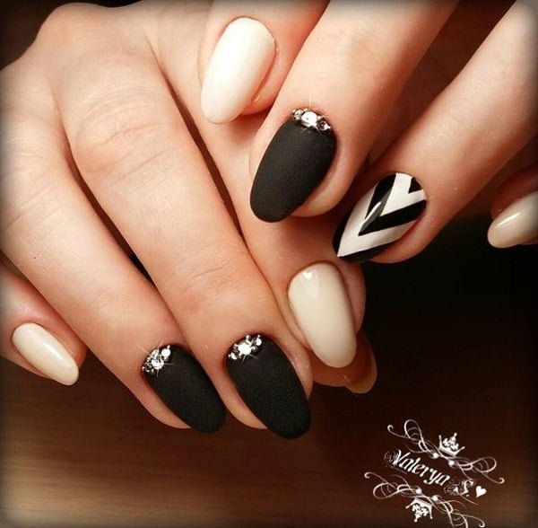 Black and White Chevron Nail Art